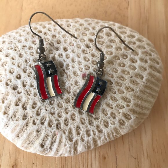 American Flag Dangle Earrings Vintage Patriotic - Picture 2 of 6